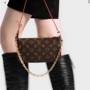 Louis Vuitton Monogram Pochette Clutch